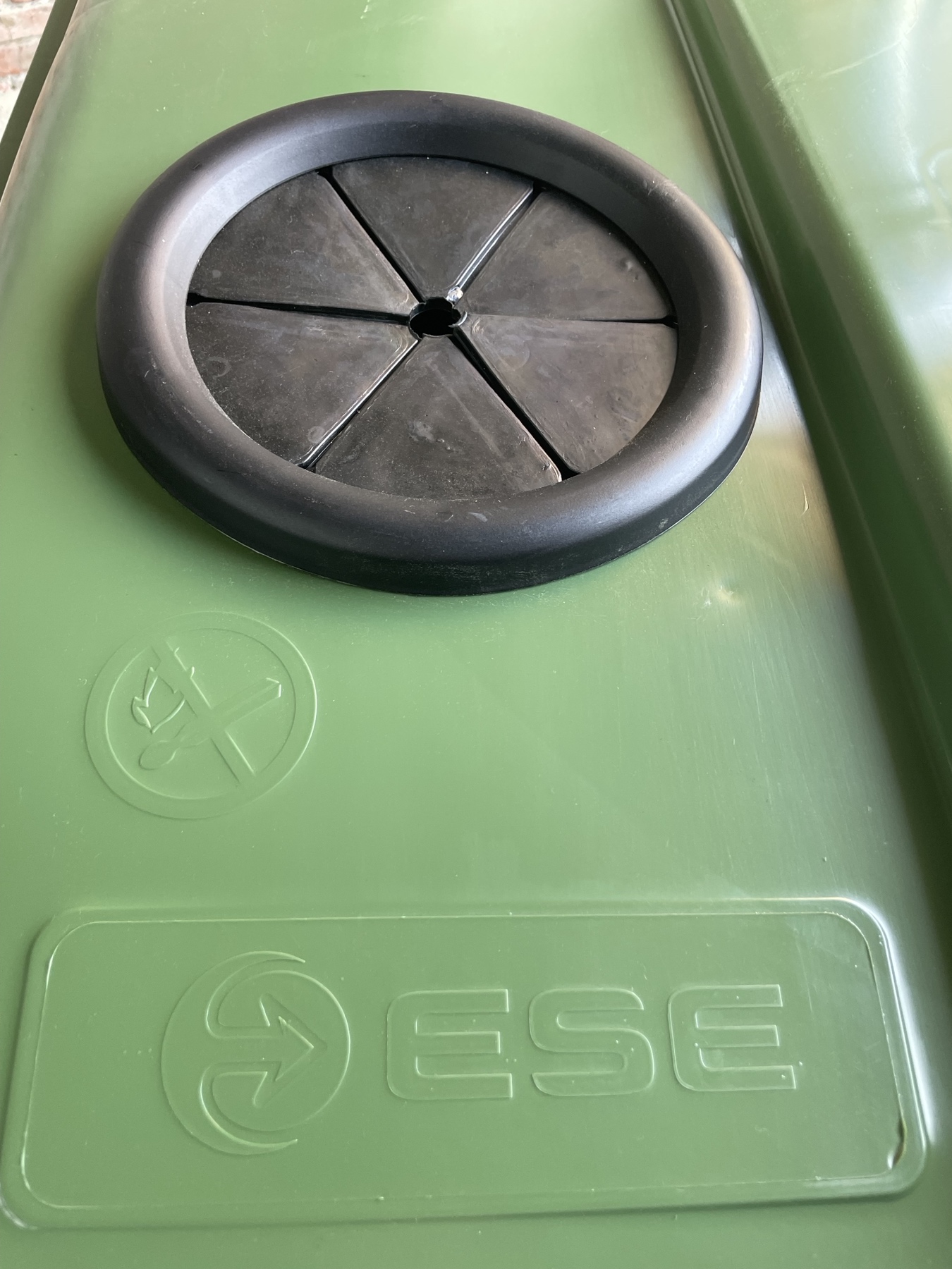 Контейнер 1100 л, ESE, отвори під скло.